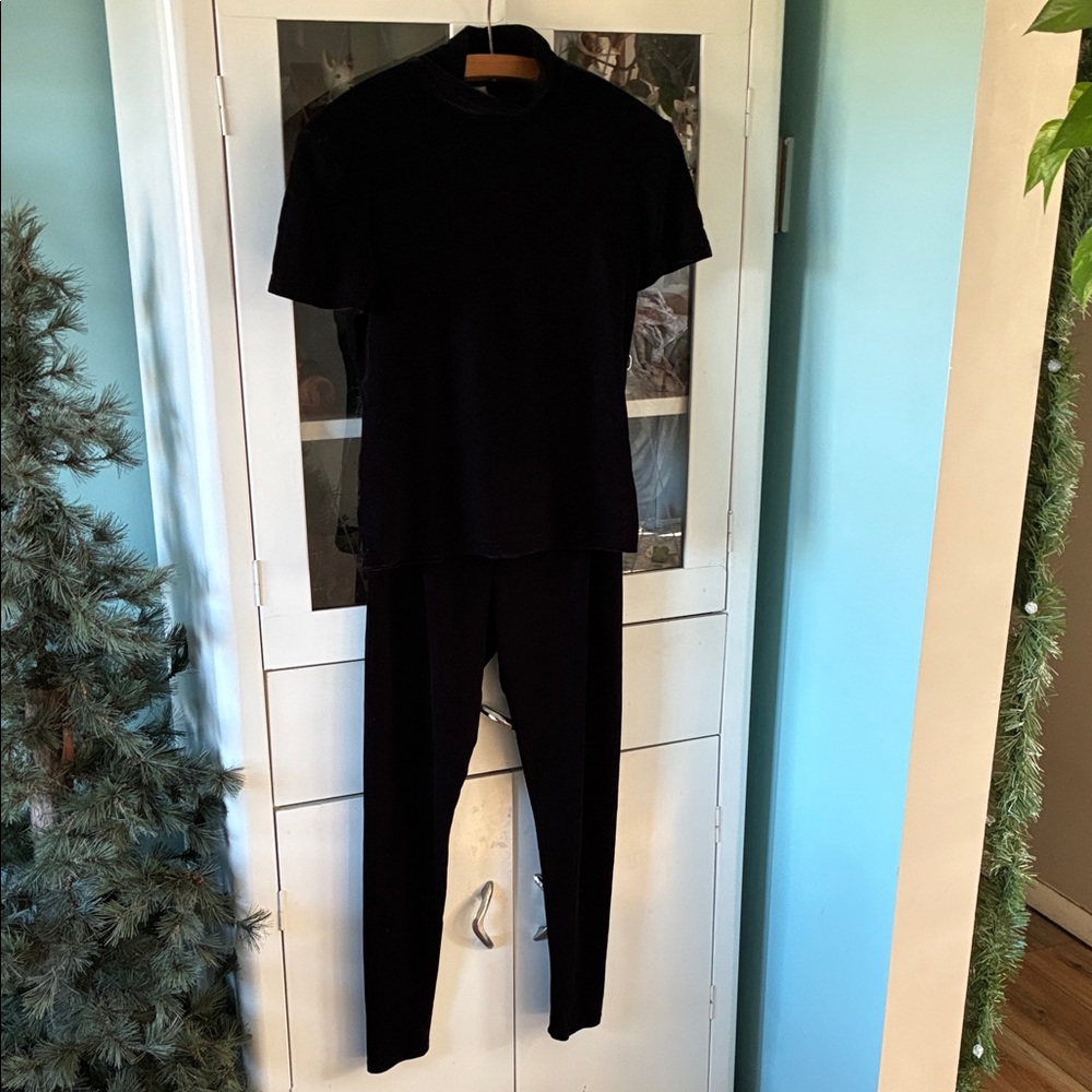 Victoria’s Secret sz M black velvety Top and Legging Set euc